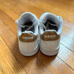 Adidas White / Gold Sneakers - Size 7.5